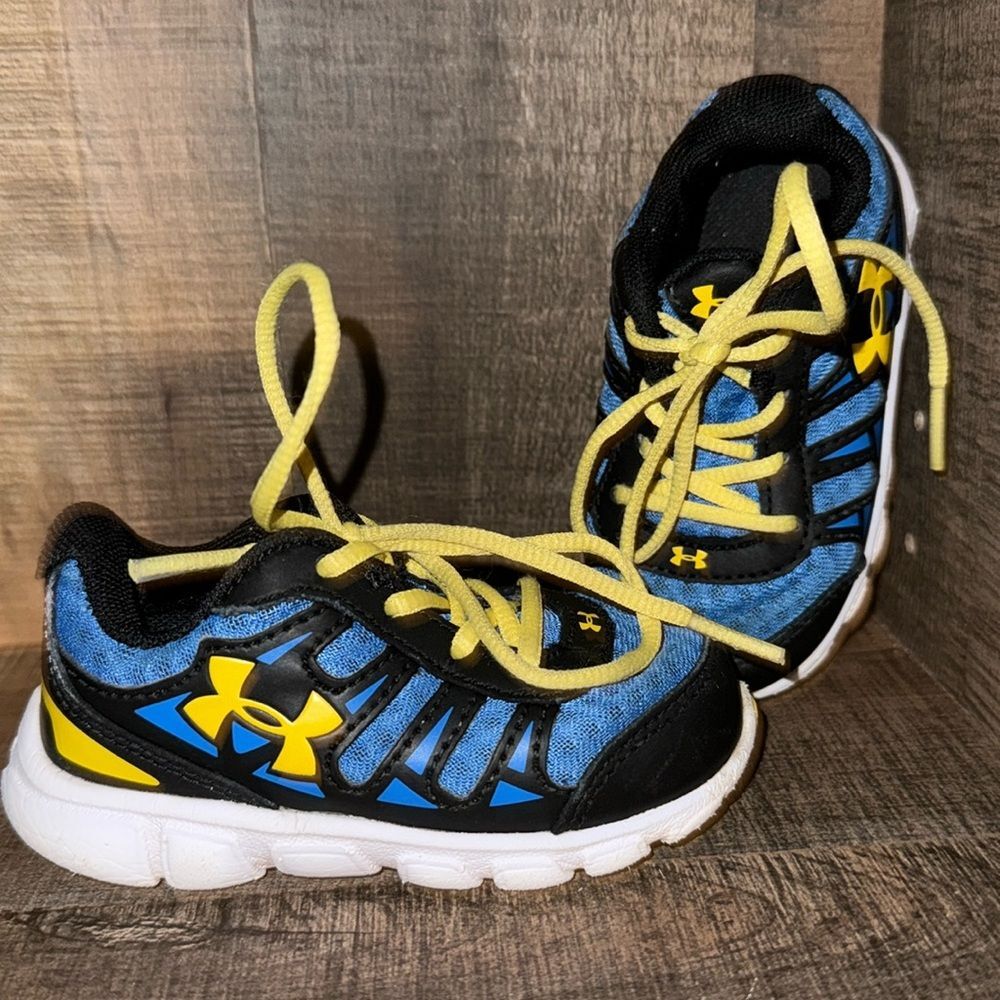 UNDER ARMOUR INFANT SNEAKERS- size 5 - Picture 2 of 10